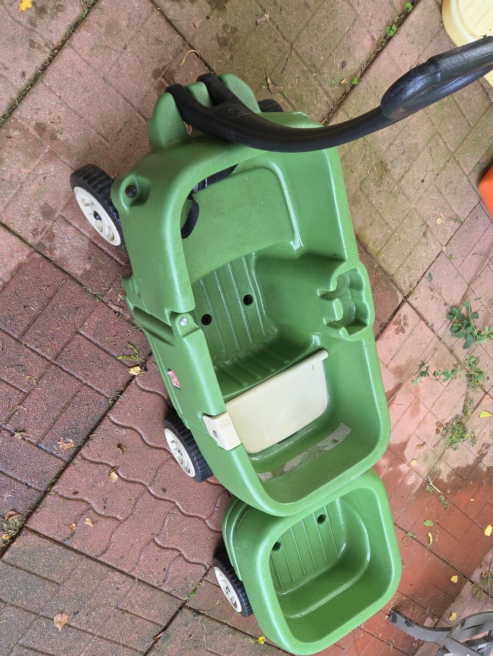 Step 2-removable Tow Plus Kids Ride-On Wagon with Tow Handle